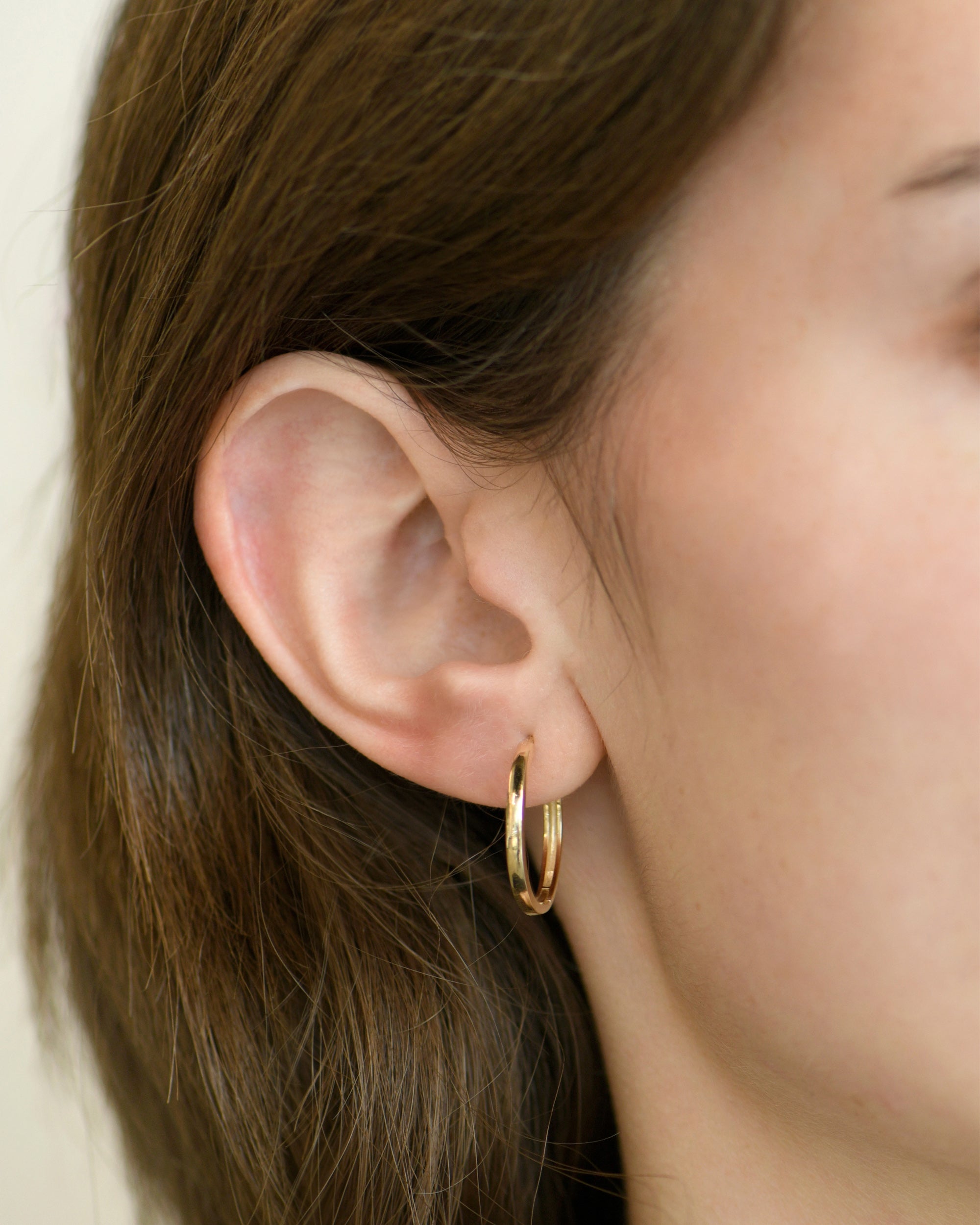 14k Gold Classique Hoop Earrings