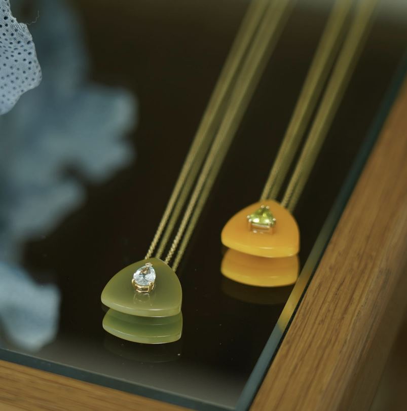 Bakelite & Peridot 14k Gold Utopia Pendant Necklace