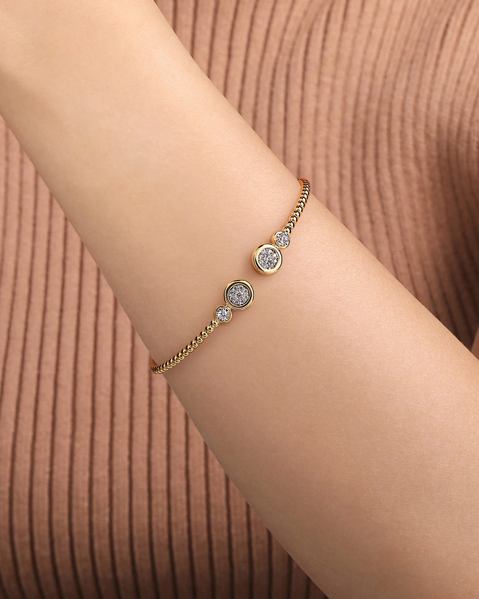 Diamond & 14k Gold Diamond Bujukan Circle Cuff